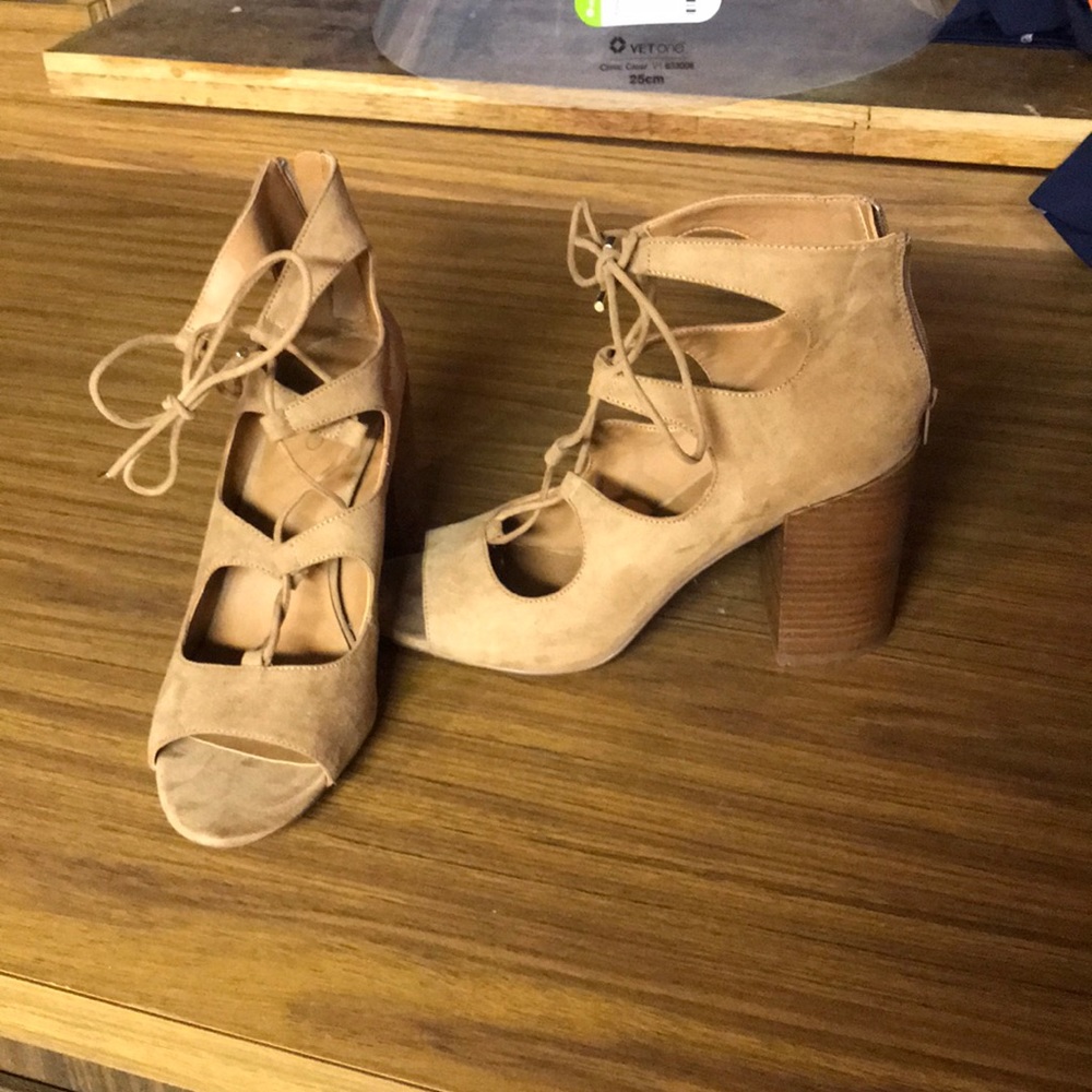 Block heel suede tan tie shoes